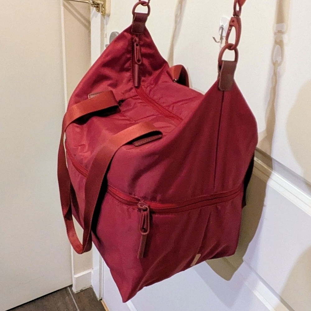 GUC FWD Forward With Design Maroon Expandable Tote Bag - Picture 3 of 12